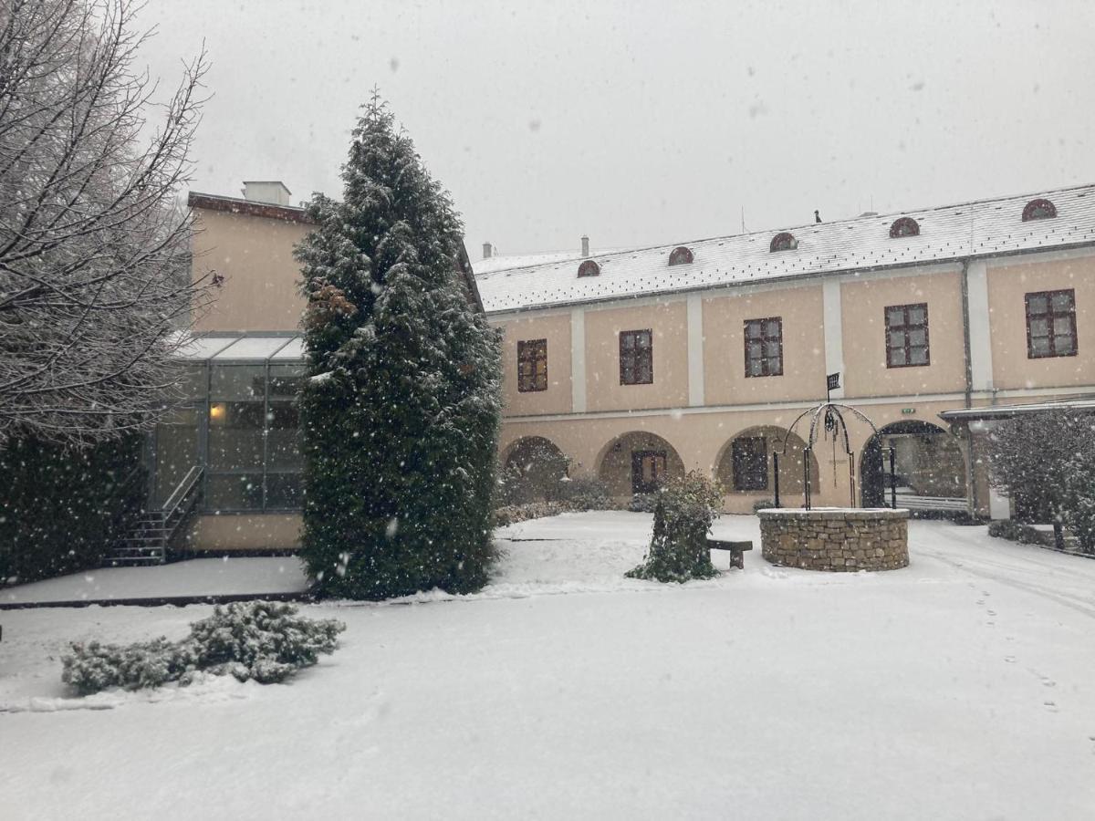 Hotel Historia & Historante Veszprem Exterior photo