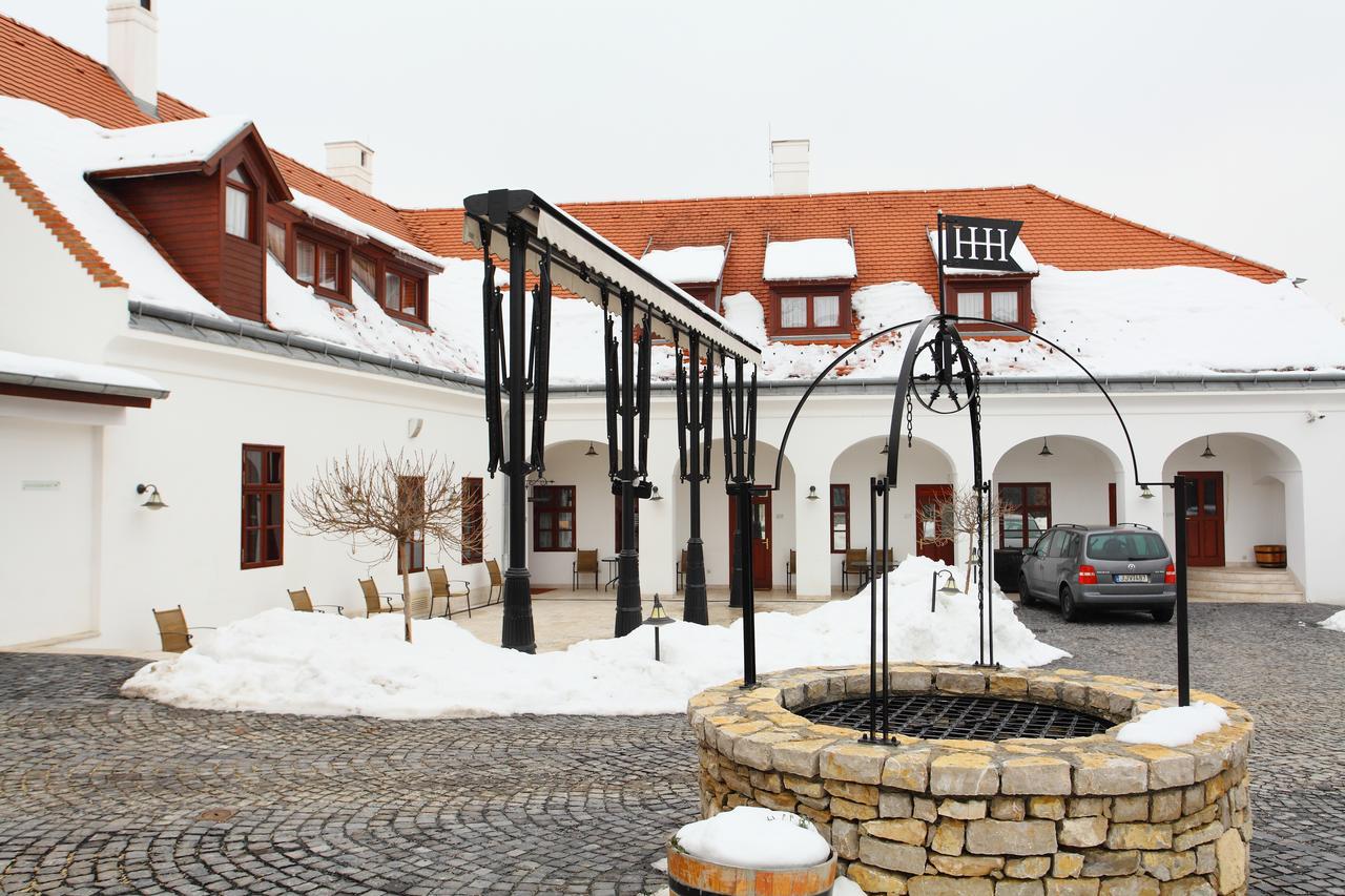 Hotel Historia & Historante Veszprem Exterior photo