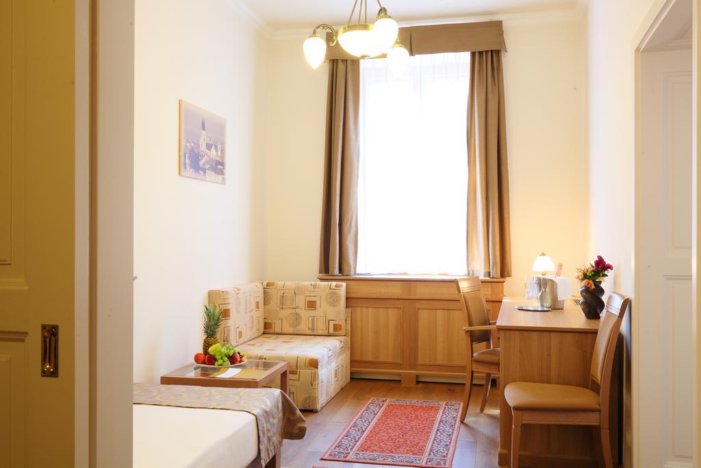 Hotel Historia & Historante Veszprem Room photo